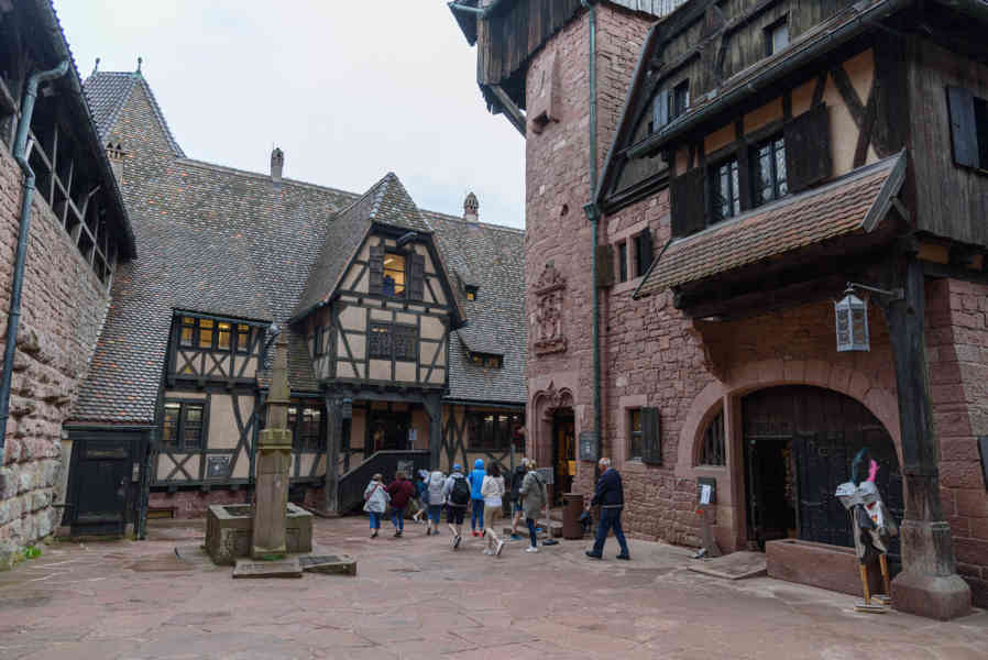 Francia - Alsacia 367 - Orschwiller - castillo de Koenigsbourg.jpg